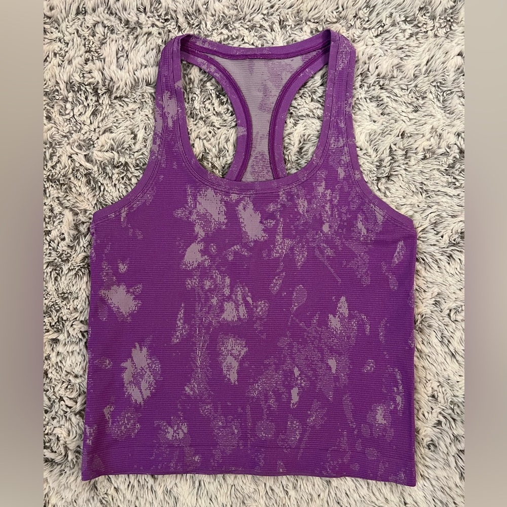 Lululemon Swiftly Tech Racerback in excellent condition. Size 6